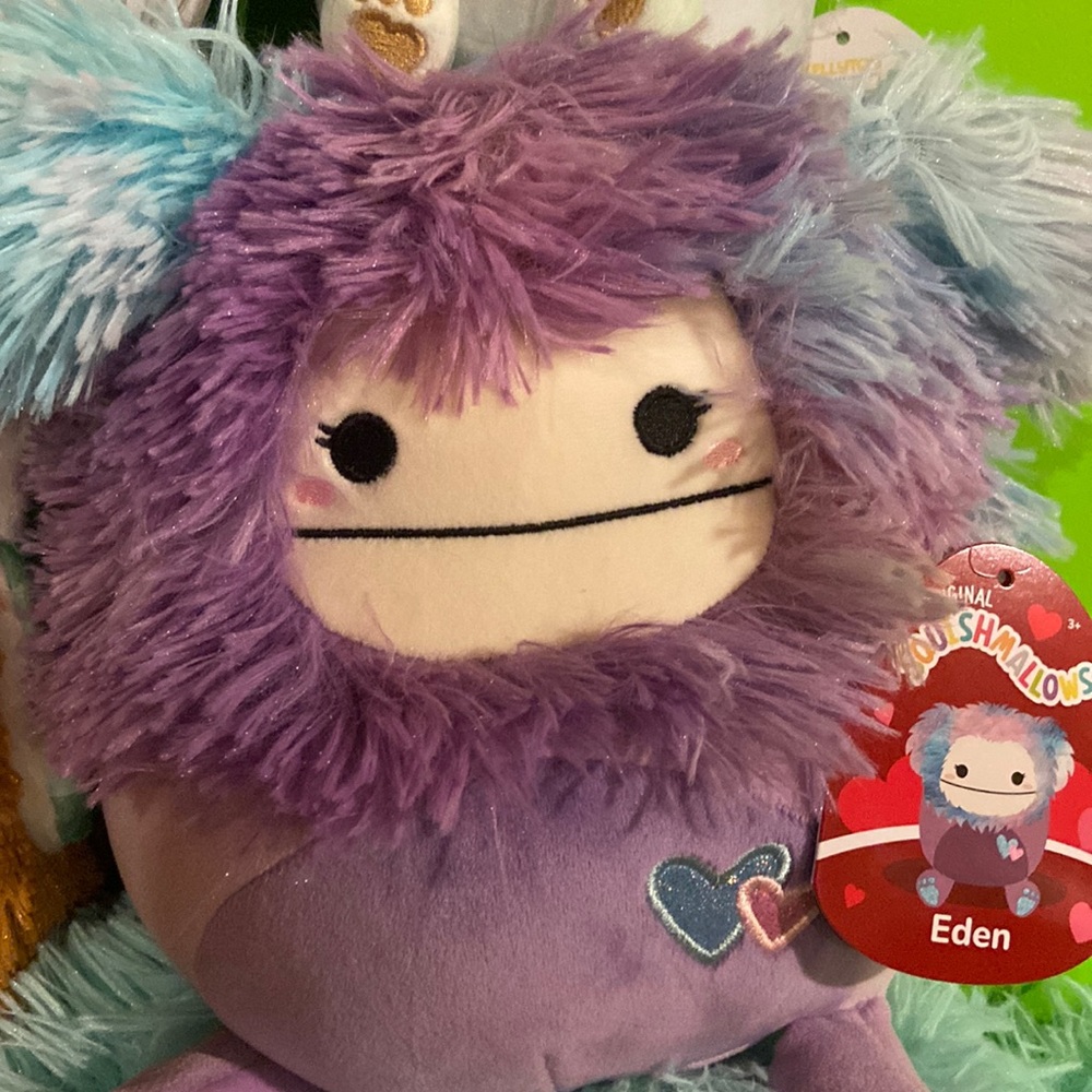 Add on for free💕8 inch eden canadian valentines edition 💜